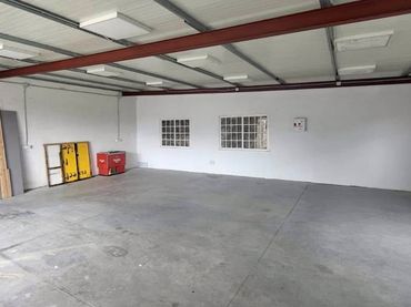 Industrial building to rent in Avenida Montecelo
