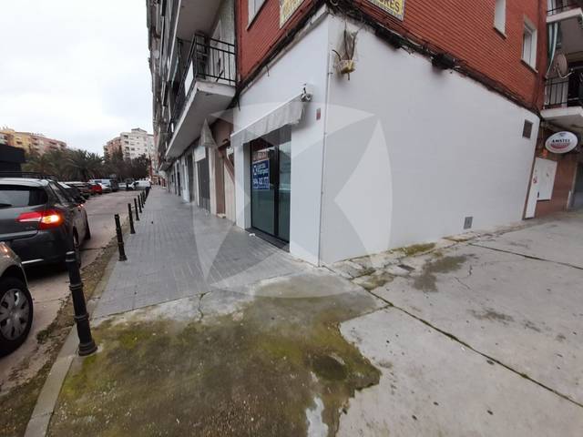 Local comercial en Alquiler en Avenida Damián Téllez Lafuente en Ciudad Jardín