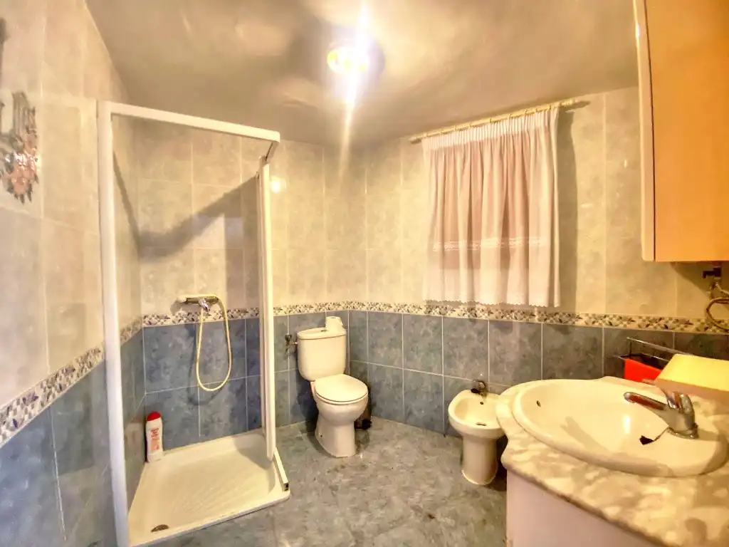 Baño de Finca rústica en venta en Salares con Terraza, Trastero y Amueblado