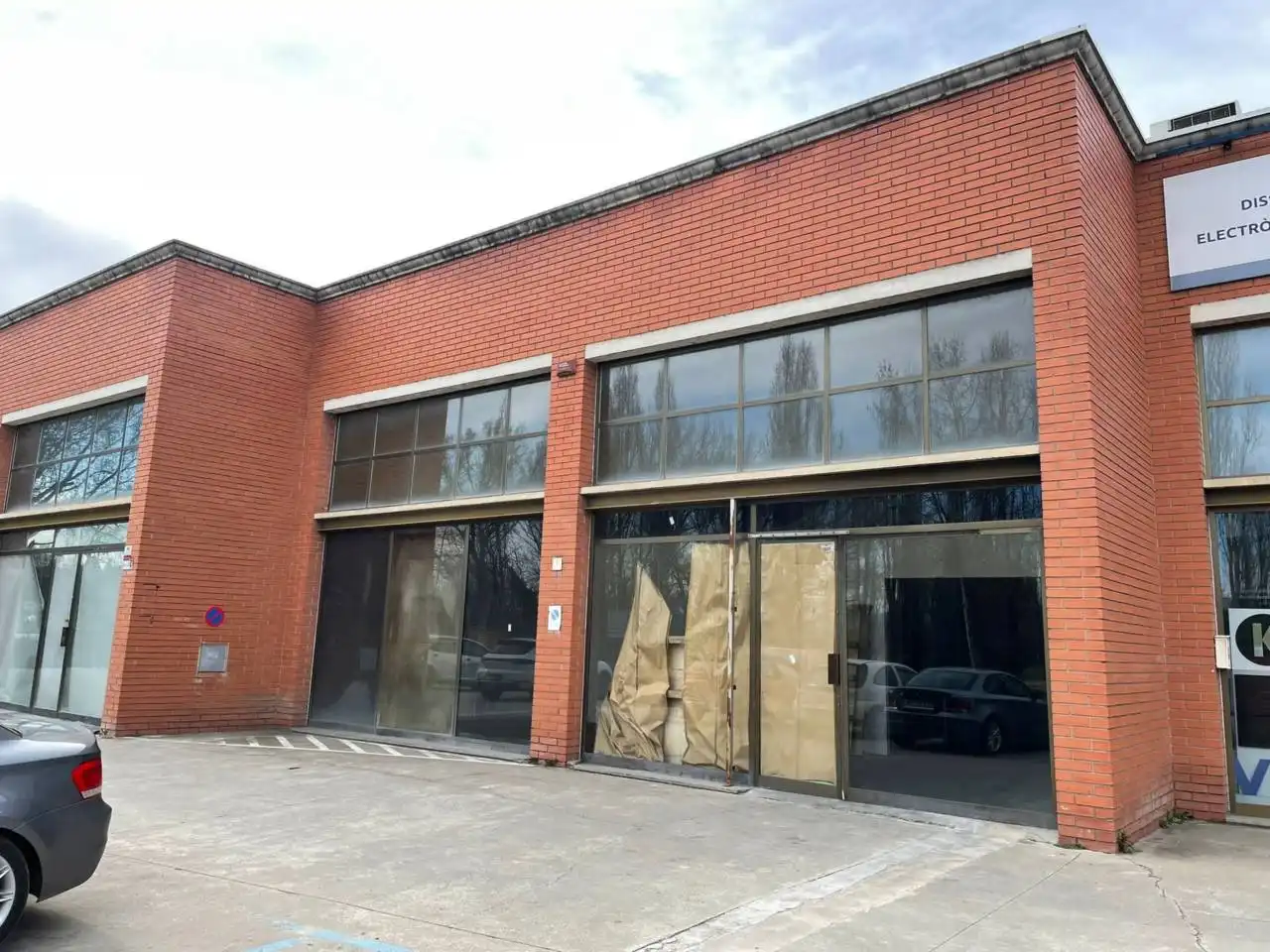 Vista exterior de Nave industrial de alquiler en Vic con Alarma