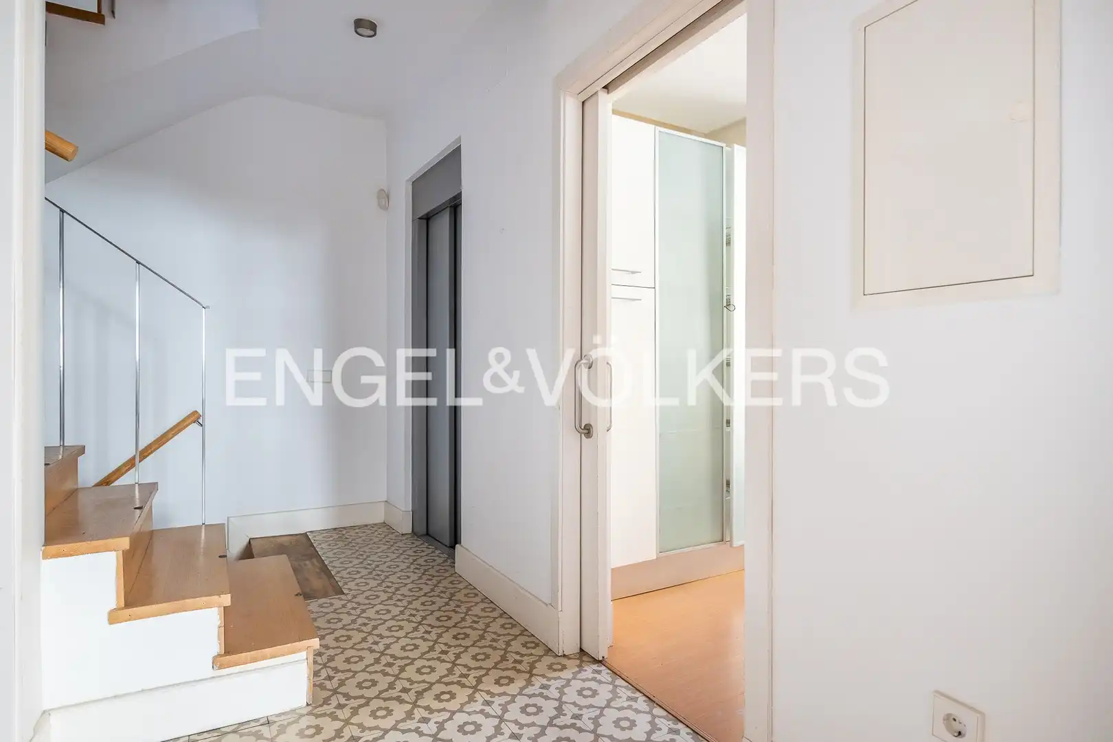 Houses for sale in Sevilla  with Air Conditioner, Heating and Storage room