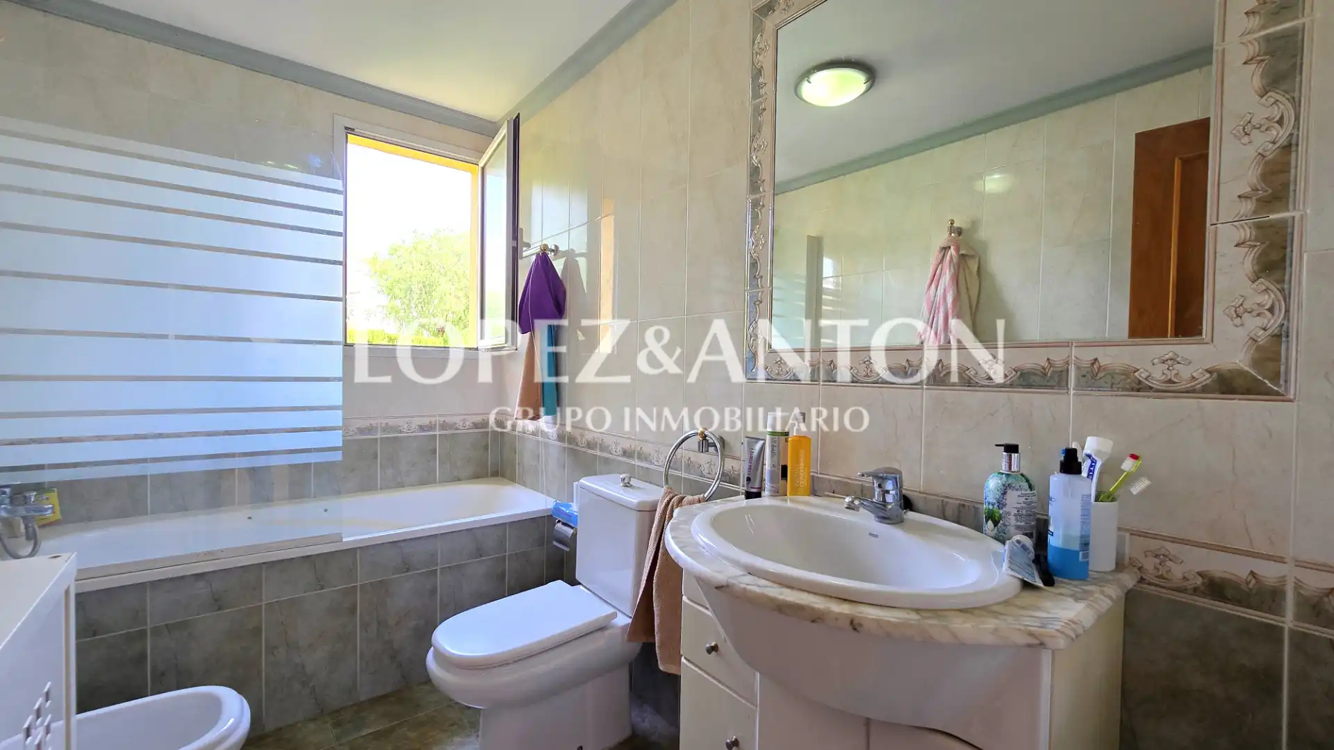 Bathroom of Houses for sale in L'Eliana  with Heating, Private garden and Terrace