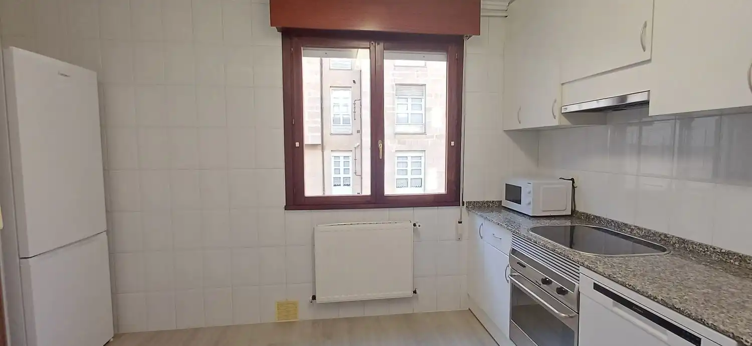 Cocina de Piso de alquiler en Gijón  con Calefacción, Trastero y Piscina