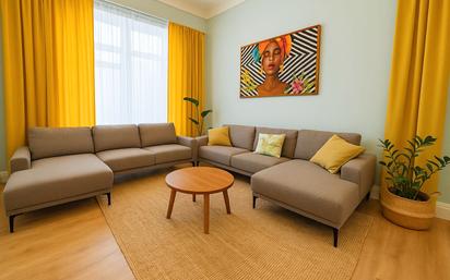 Living room of Flat for sale in  Barcelona Capital  with Air Conditioner, Parquet flooring and Furnished