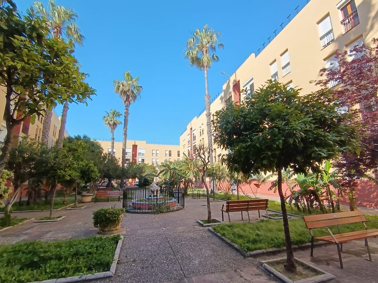 Exterior view of Flat for sale in Puerto Real  with Air Conditioner and Storage room