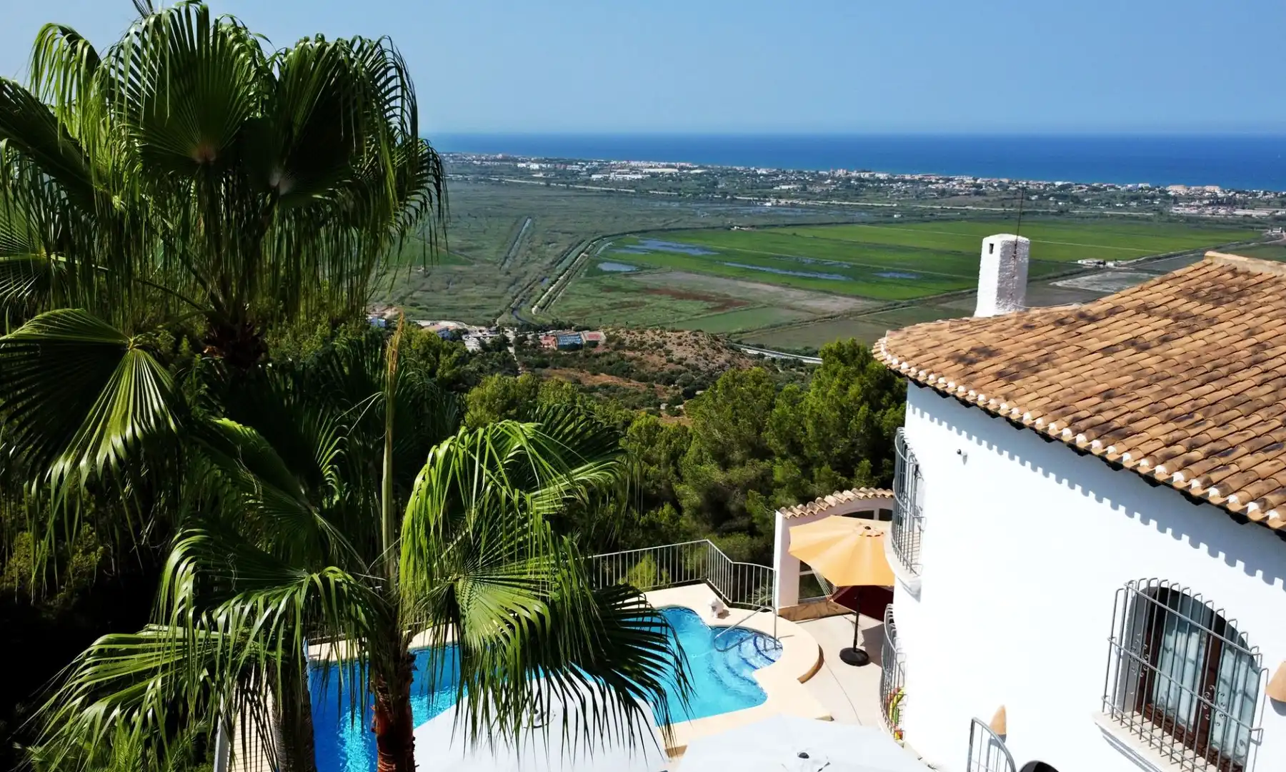 Vista exterior de Casa o xalet en venda en Dénia amb Aire condicionat, Calefacció i Jardí privat