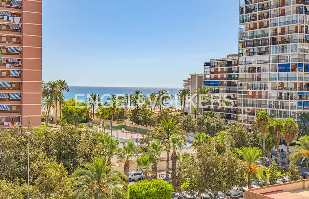 Vista exterior de Apartamento en venta en Alicante / Alacant con Calefacción y Terraza