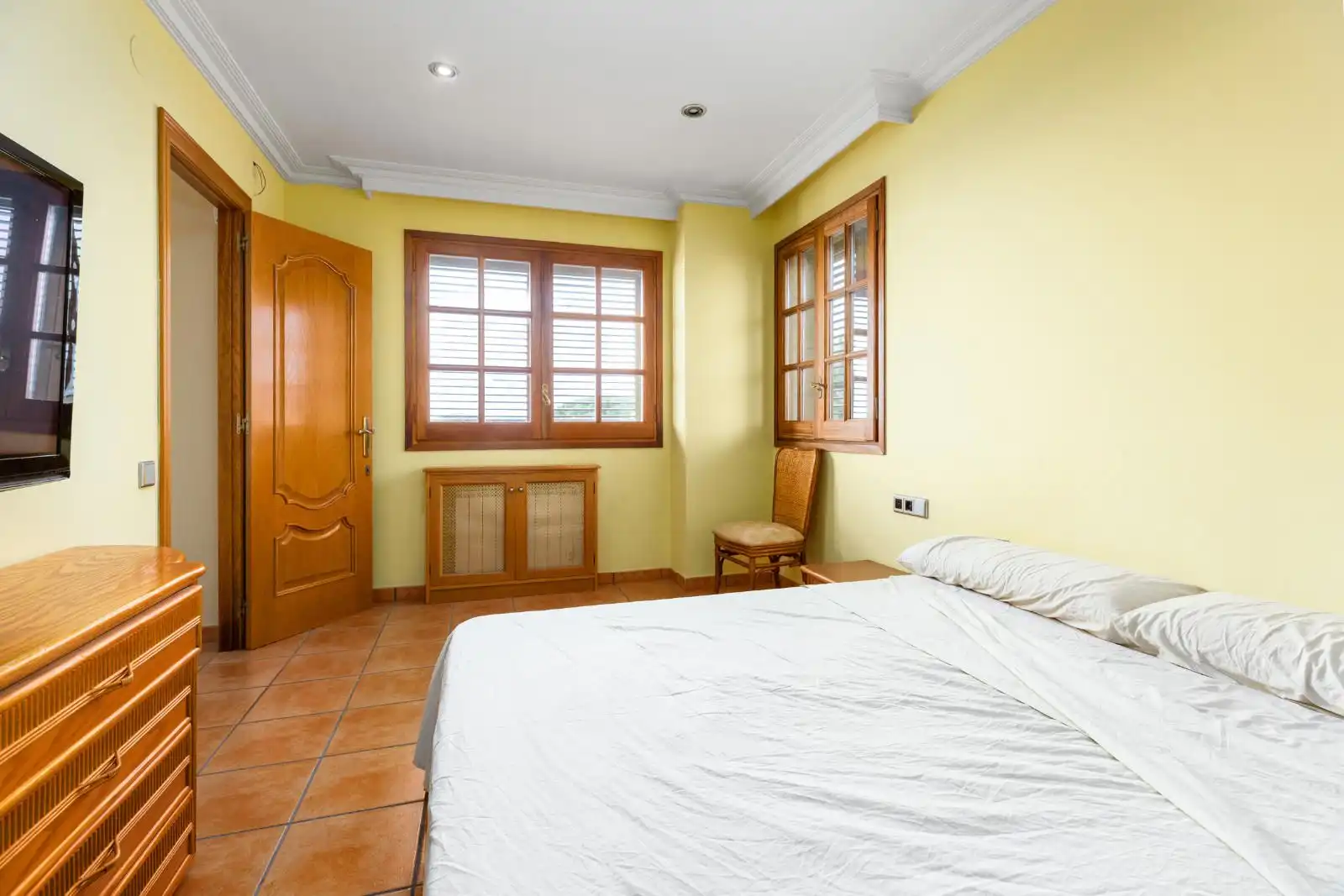 Dormitori de Casa o xalet en venda en Mataró amb Terrassa i Piscina