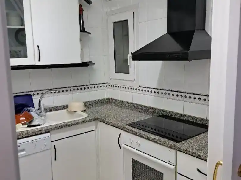Cuina de Pis de lloguer en El Vendrell amb Aire condicionat, Moblat i Balcó