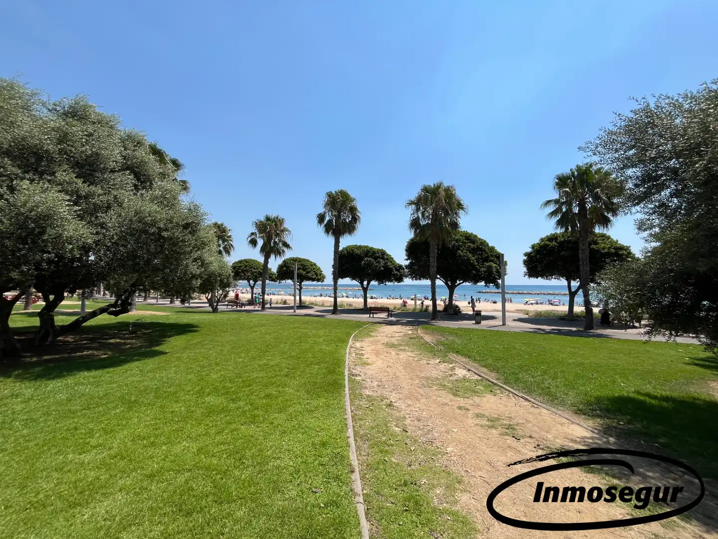 Vista exterior de Casa adosada en venda en Cambrils amb Aire condicionat, Calefacció i Jardí privat