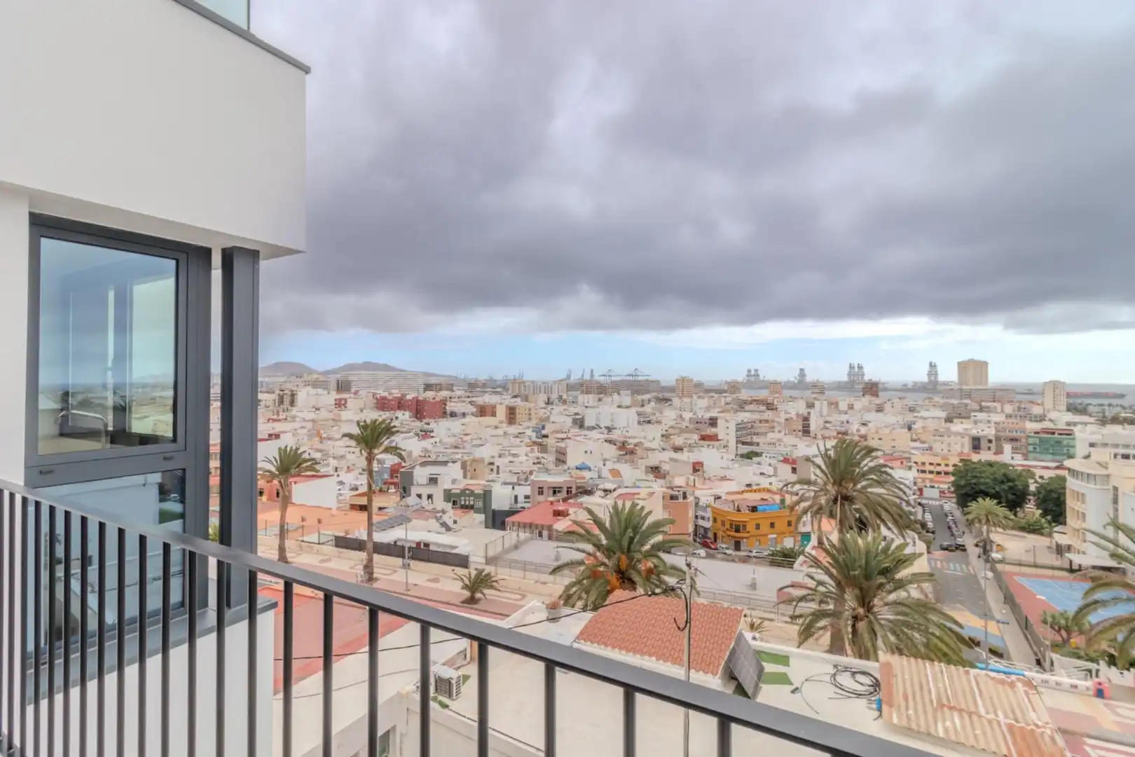 Exterior view of Attic for rent in Ciudad Alta