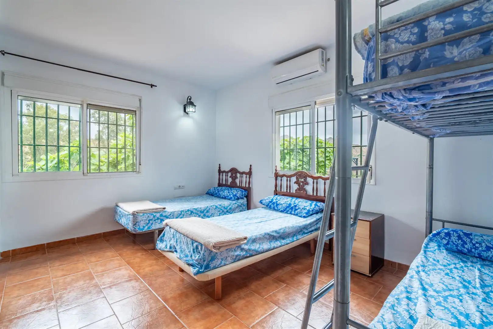 Dormitori de Casa o xalet en venda en Cártama