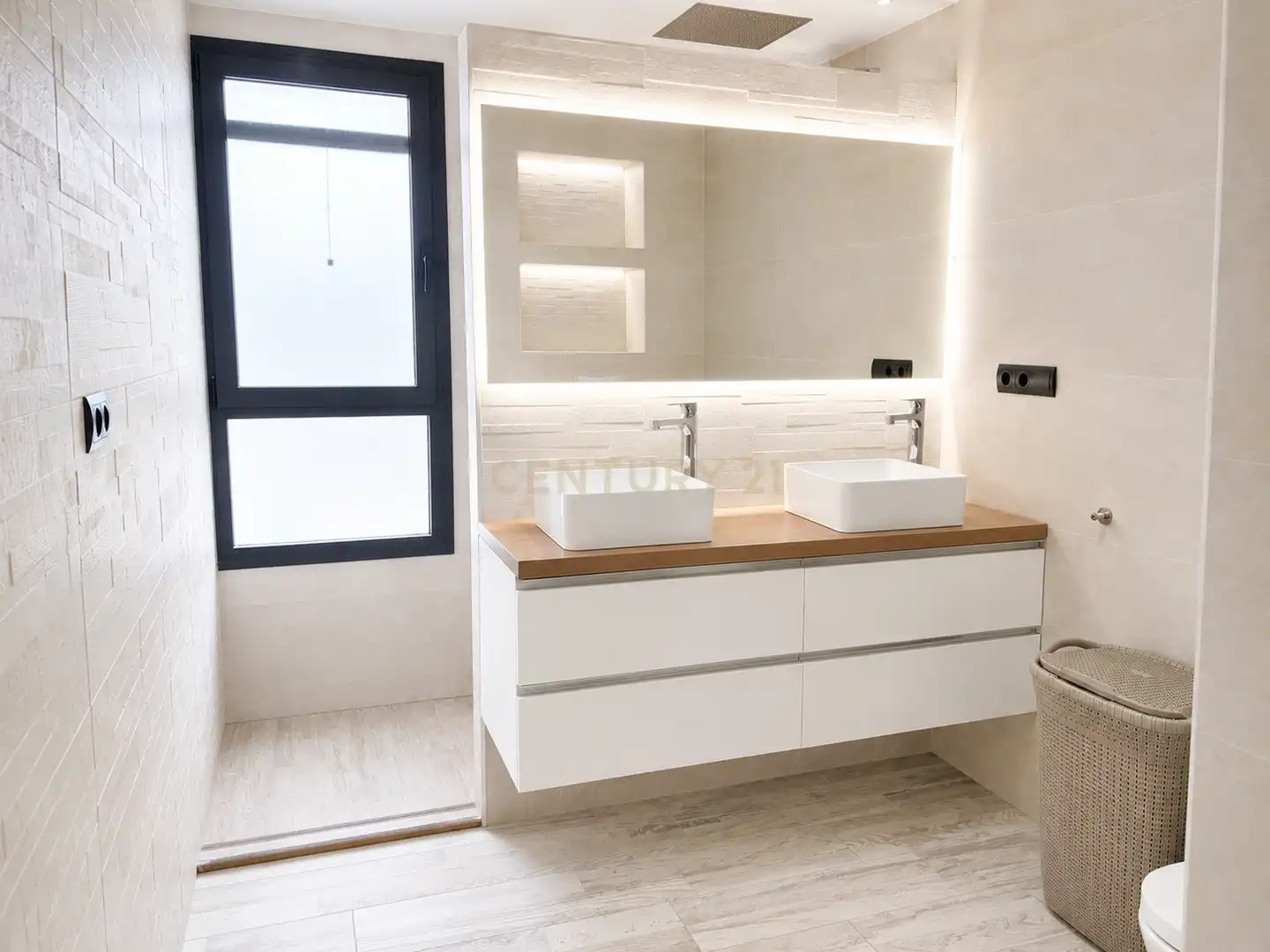 Bathroom of Houses for sale in Málaga  with Air Conditioner, Private garden and Storage room