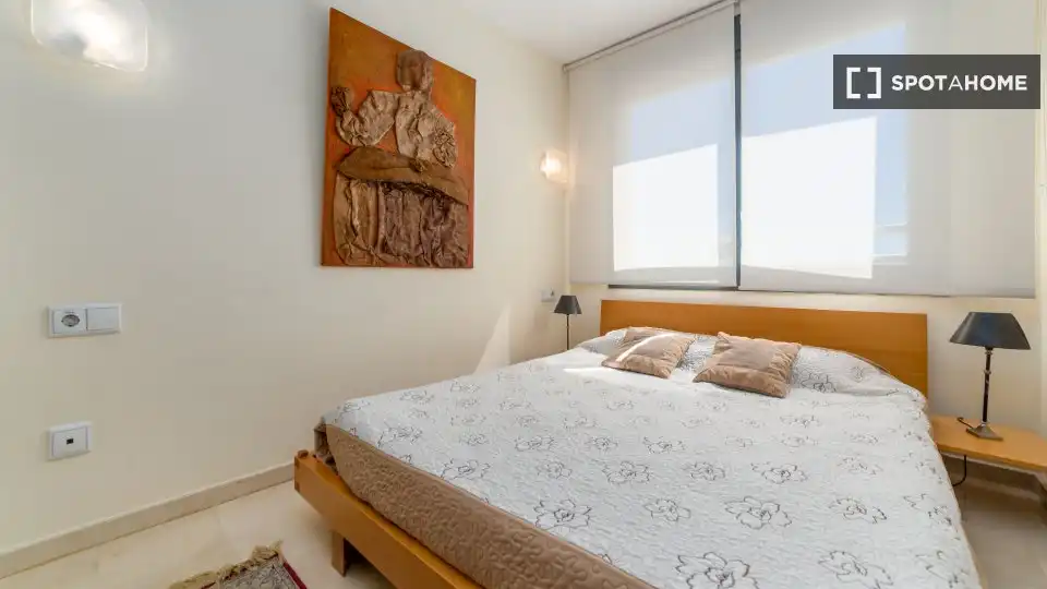 Schlafzimmer von Wohnung zur Miete in Valencia mit Klimaanlage, Heizung und Möbliert