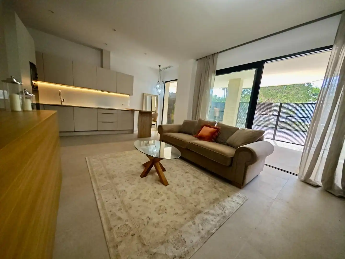 Wohnzimmer von Erdgeschoss zum Verkauf in Fuengirola mit Klimaanlage, Heizung und Terrasse