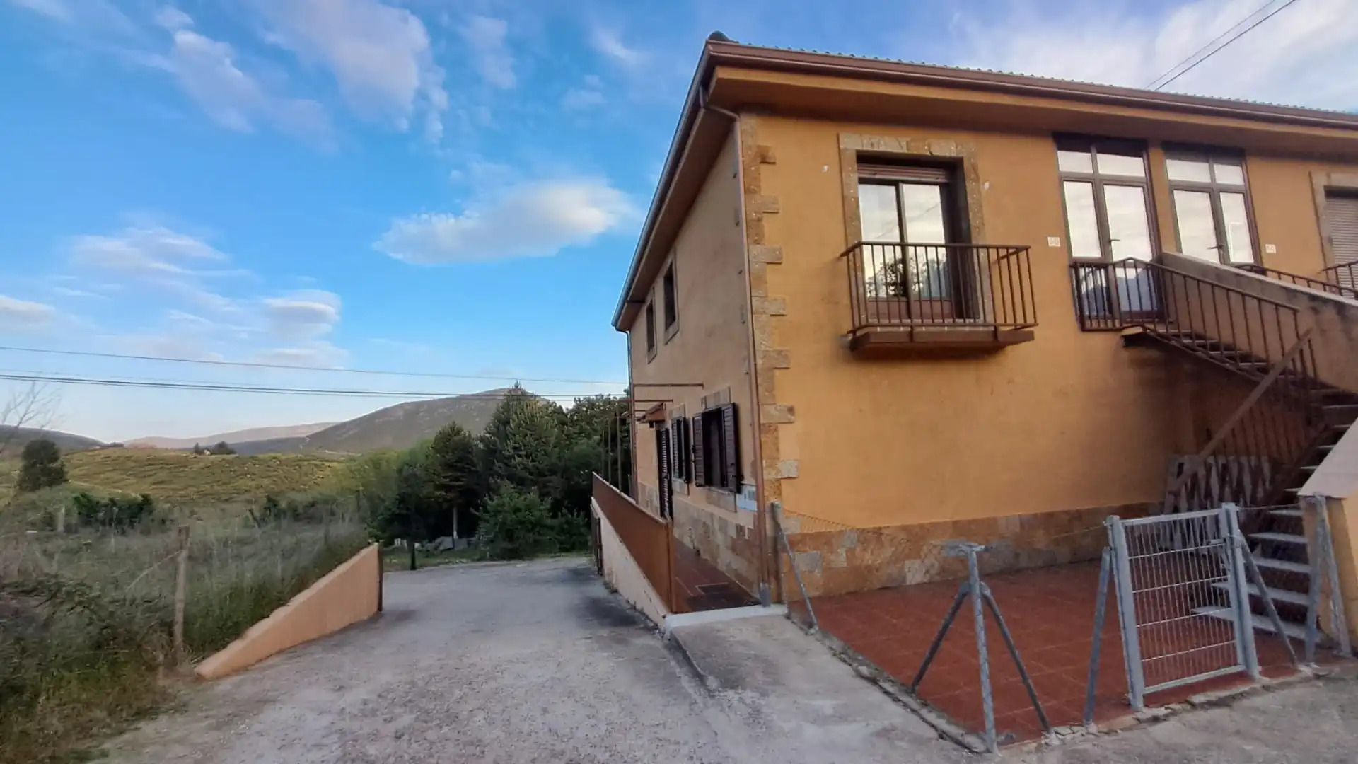 Vista exterior de Apartamento en venta en San Juan de Gredos con Calefacción, Terraza y Amueblado