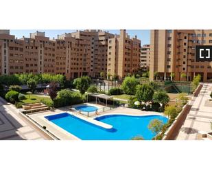 Swimming pool of Flat to rent in  Madrid Capital  with Air Conditioner, Heating and Furnished