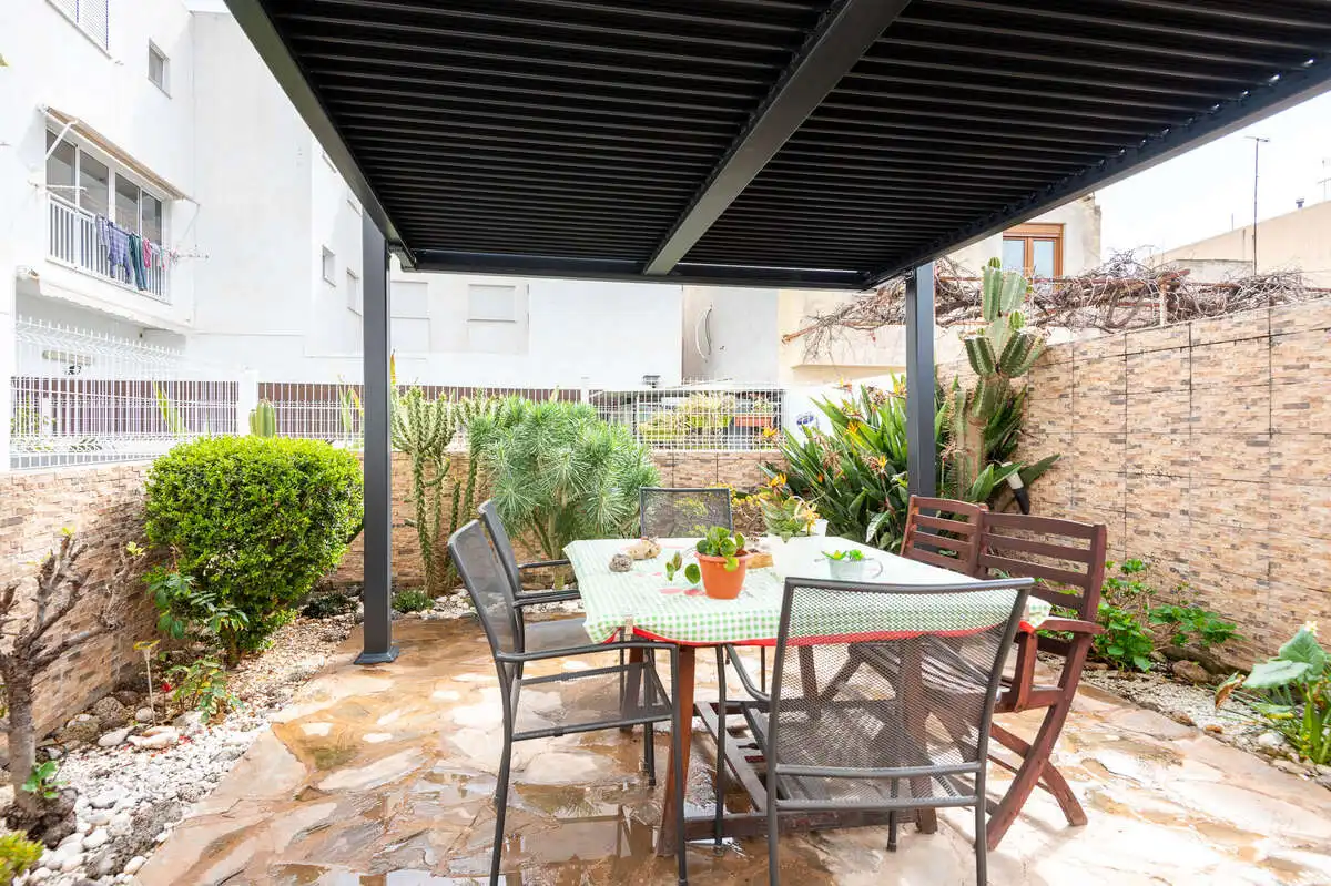 Terraza de Casa adosada en venta en Les Alqueries / Alquerías del Niño Perdido con Aire acondicionado, Calefacción y Jardín privado