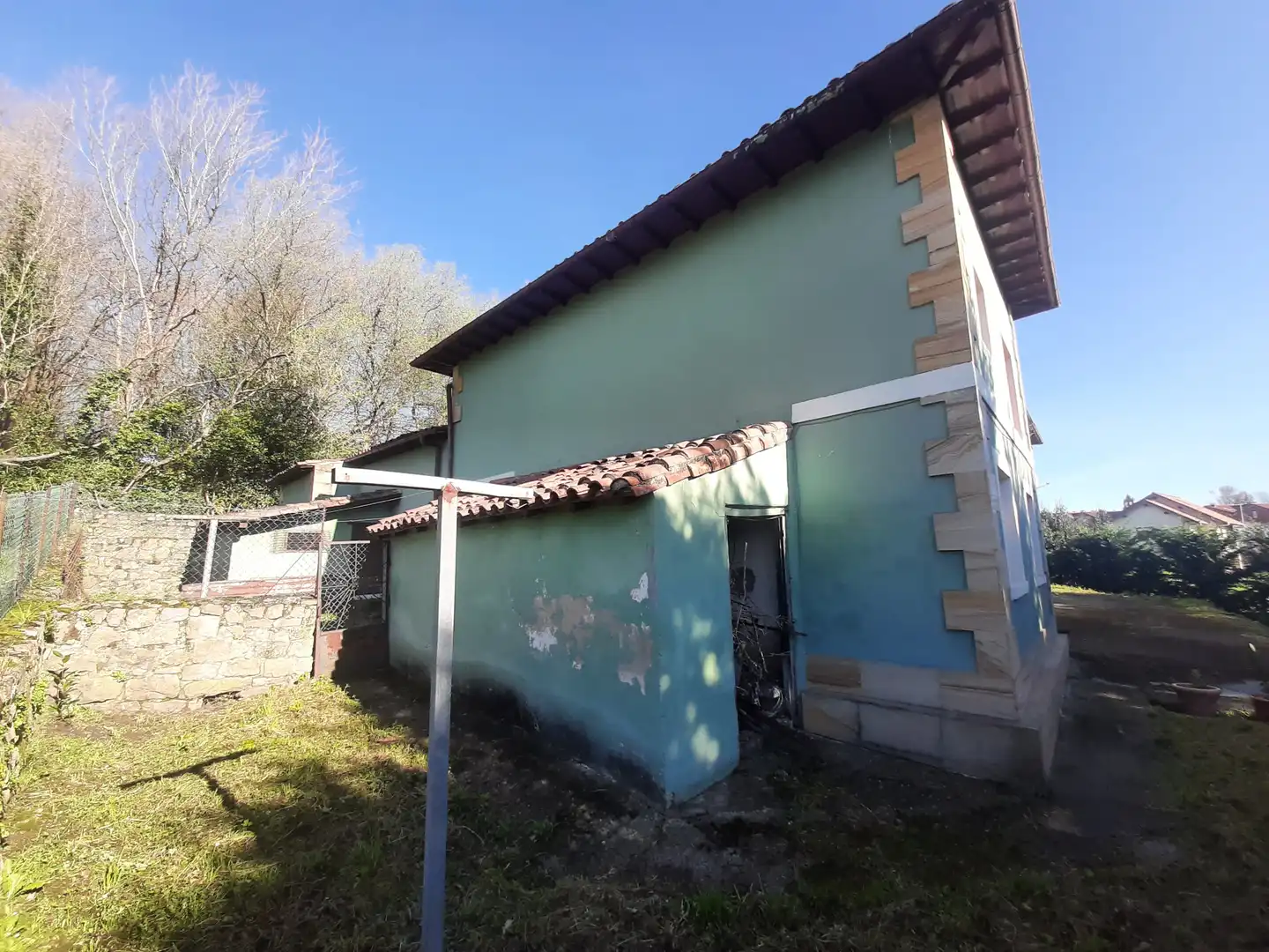 Vista exterior de Casa o chalet en venta en Reocín con Calefacción, Jardín privado y Amueblado