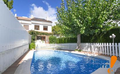 Jardí de Casa o xalet en venda en Roda de Berà amb Aire condicionat, Terrassa i Piscina