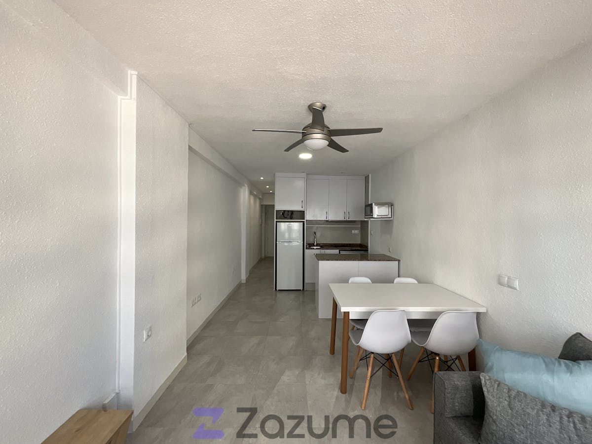 Cuina de Pis de lloguer en Torrevieja amb Traster, Moblat i Forn