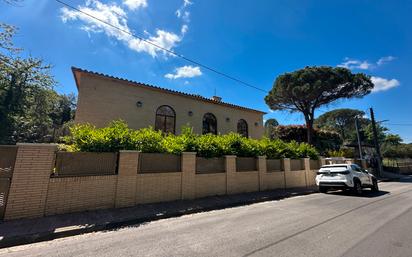 Vista exterior de Casa o xalet en venda en Caldes de Malavella amb Aire condicionat, Terrassa i Piscina