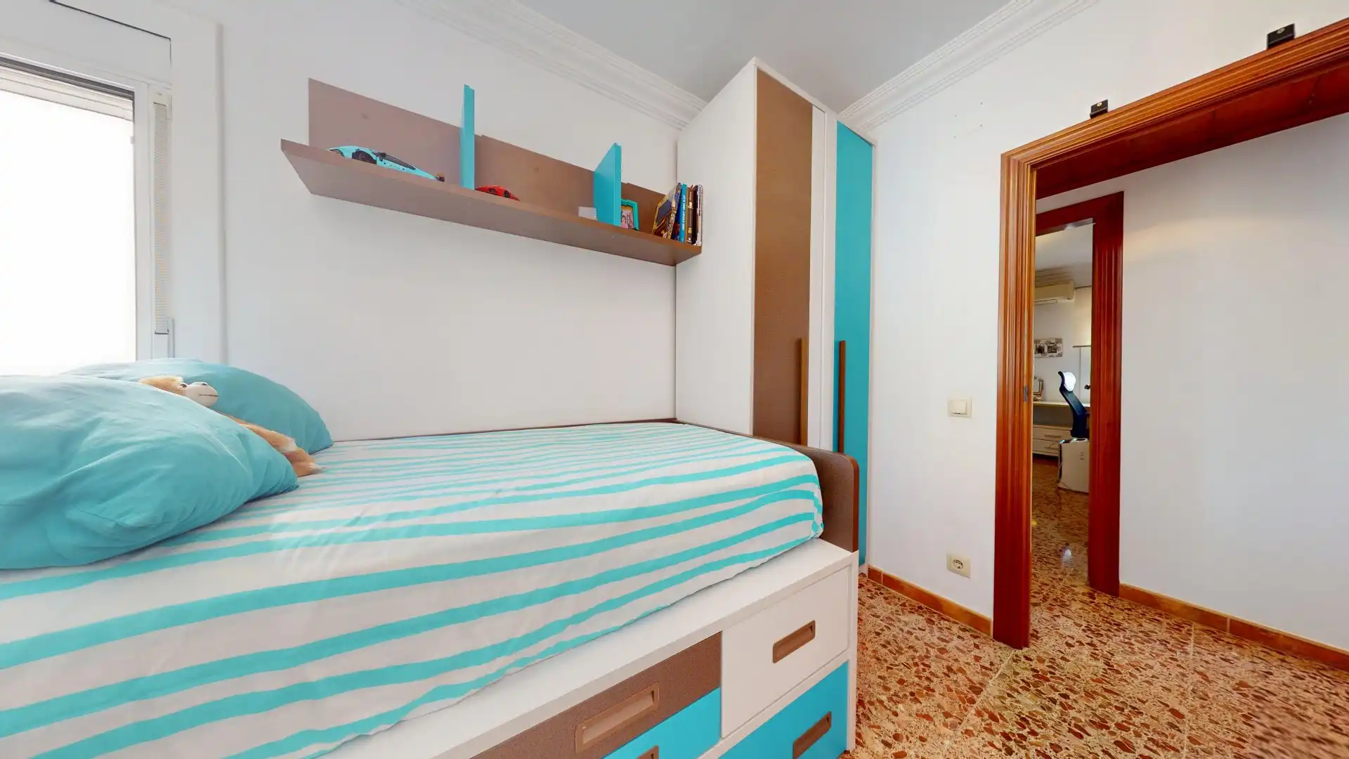 Dormitori de Àtic en venda en L'Hospitalet de Llobregat amb Aire condicionat, Terrassa i Traster