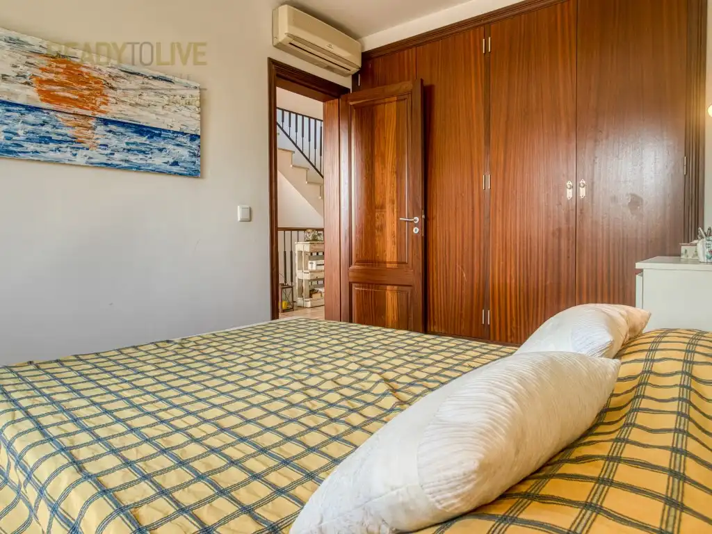 Schlafzimmer von Einfamilien-Reihenhaus zum Verkauf in Alcúdia mit Klimaanlage, Privatgarten und Terrasse