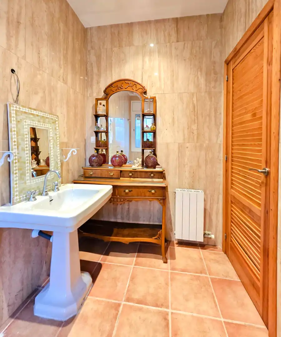 Bathroom of Houses for sale in Sant Cugat del Vallès