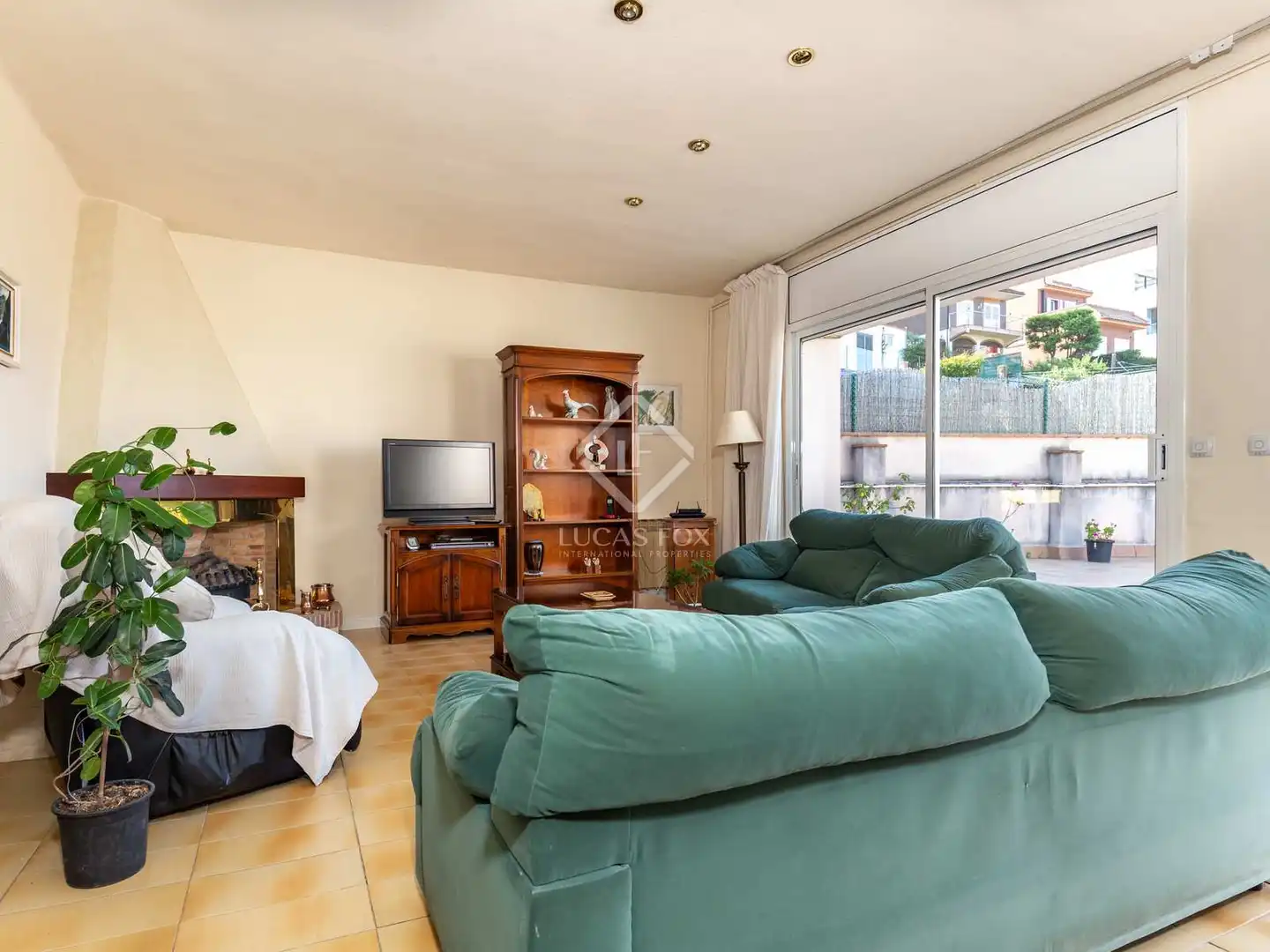 Sala d'estar de Casa o xalet en venda en Esplugues de Llobregat amb Calefacció, Jardí privat i Terrassa