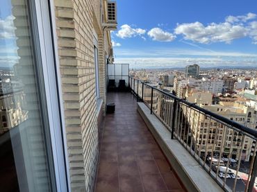 Piso con balcón en venta en Valencia - PZ SAN AGUSTIN