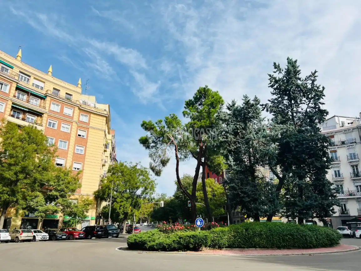 Vista exterior de Piso en venta en Madrid con Calefacción
