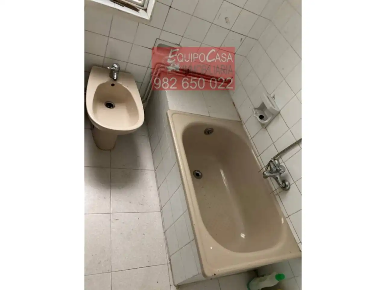 Bany de Apartament en venda en Lugo amb Calefacció, Traster i Alarma