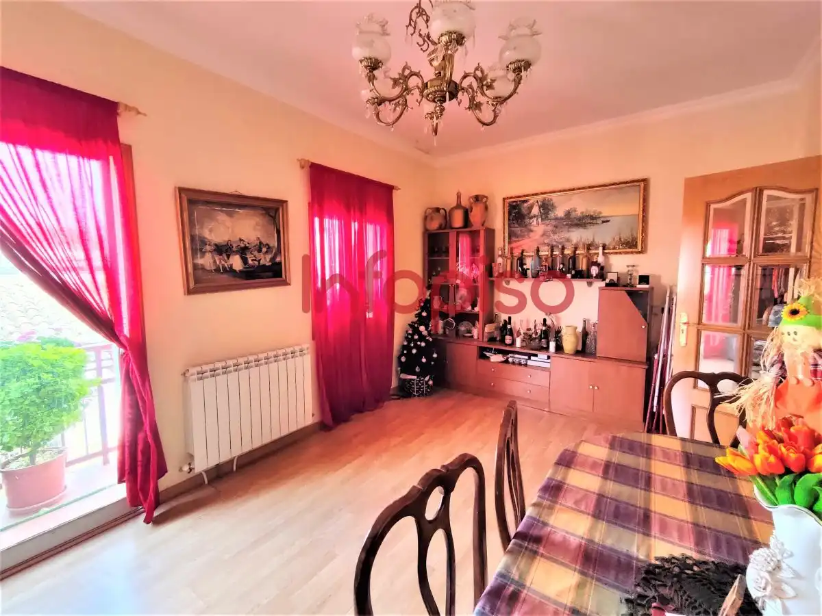 Casa con terraza en venta en Valdepeñas, imagen 2