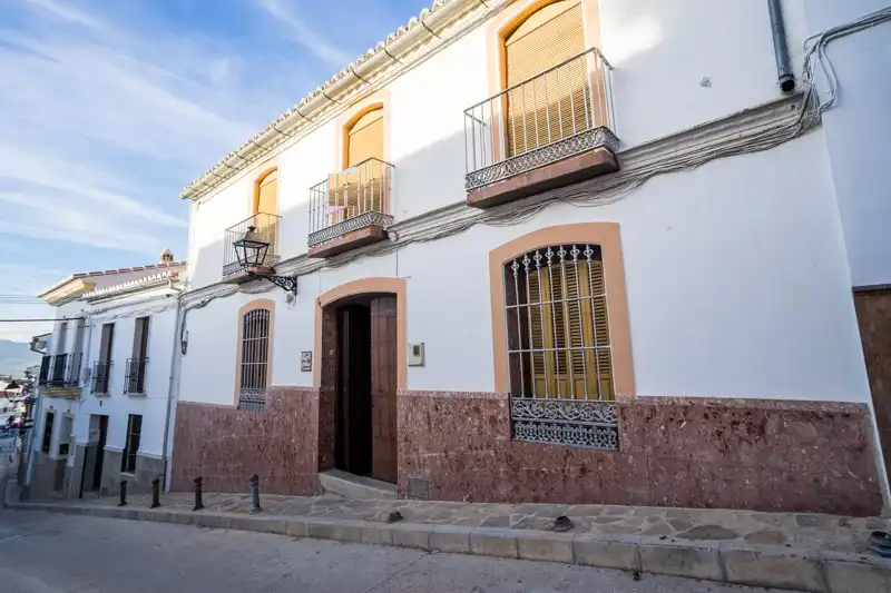 Vista exterior de Casa adosada en venda en Ardales amb Aire condicionat, Jardí privat i Traster