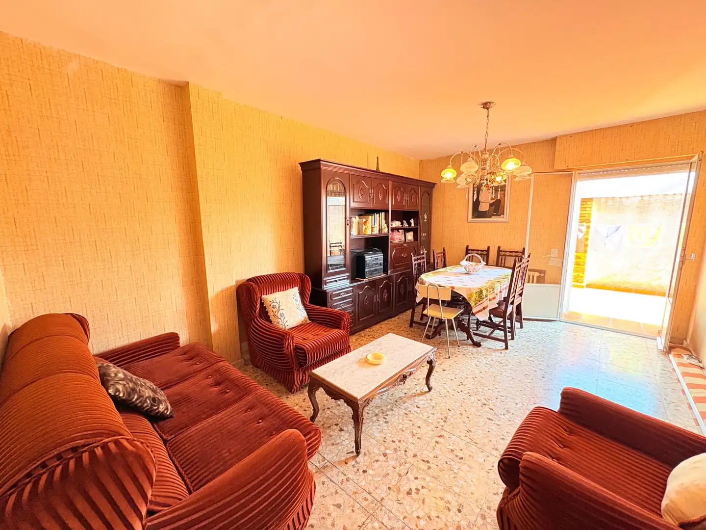 Sala de estar de Casa o chalet en venta en Ponferrada con Calefacción, Terraza y Amueblado