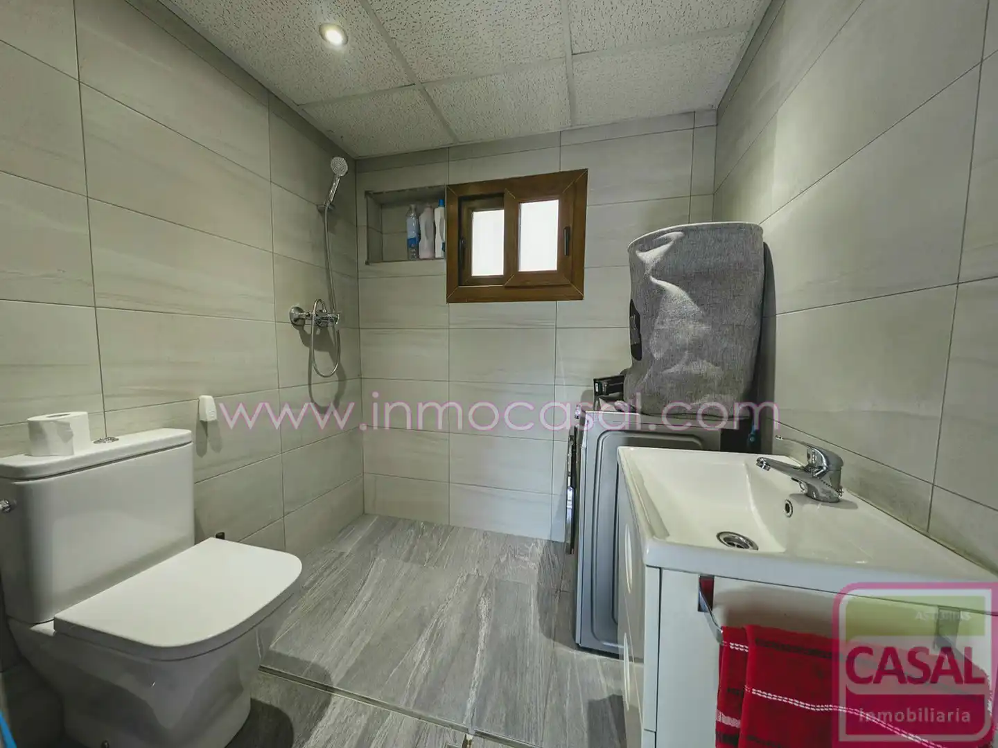 Bathroom of Houses for sale in San Martín del Rey Aurelio  with Heating, Terrace and Storage room