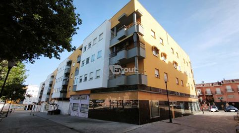Amplio piso en Mérida con 4 dormitorios, 2 baños, terraza, garaje y trastero. Ideal para familias.