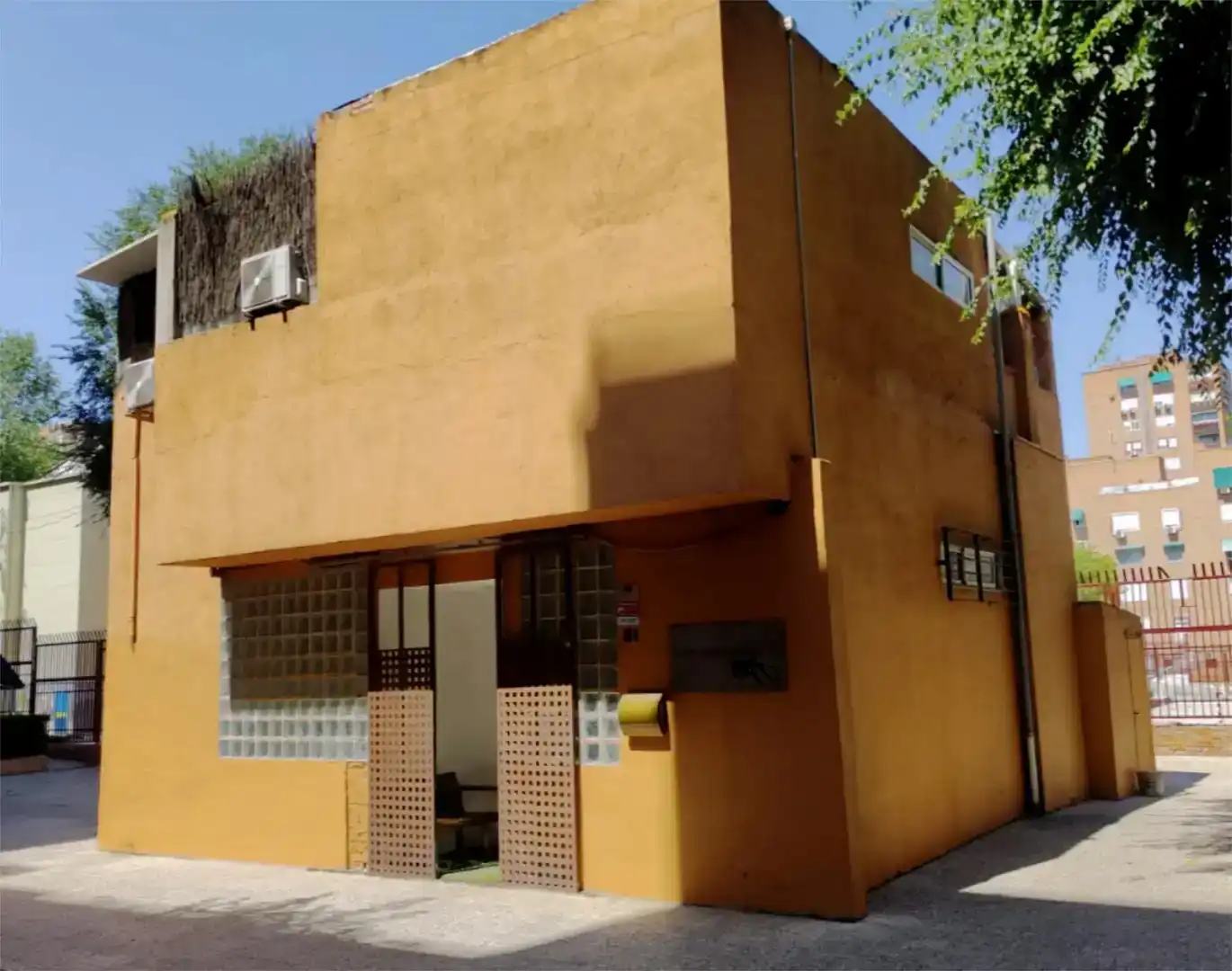 Vista exterior de Casa o xalet per a compartir en Madrid amb Aire condicionat, Parquet i Traster
