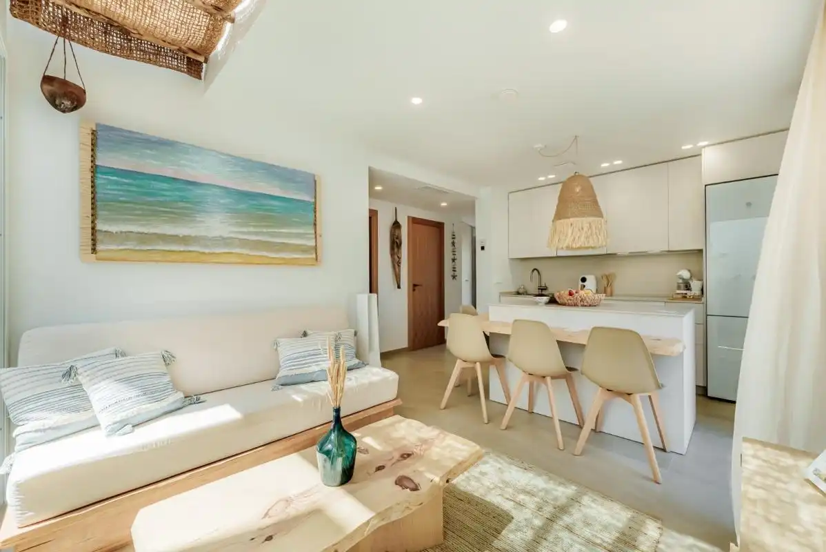 Sala d'estar de Planta baixa en venda en Estepona amb Aire condicionat, Calefacció i Jardí privat