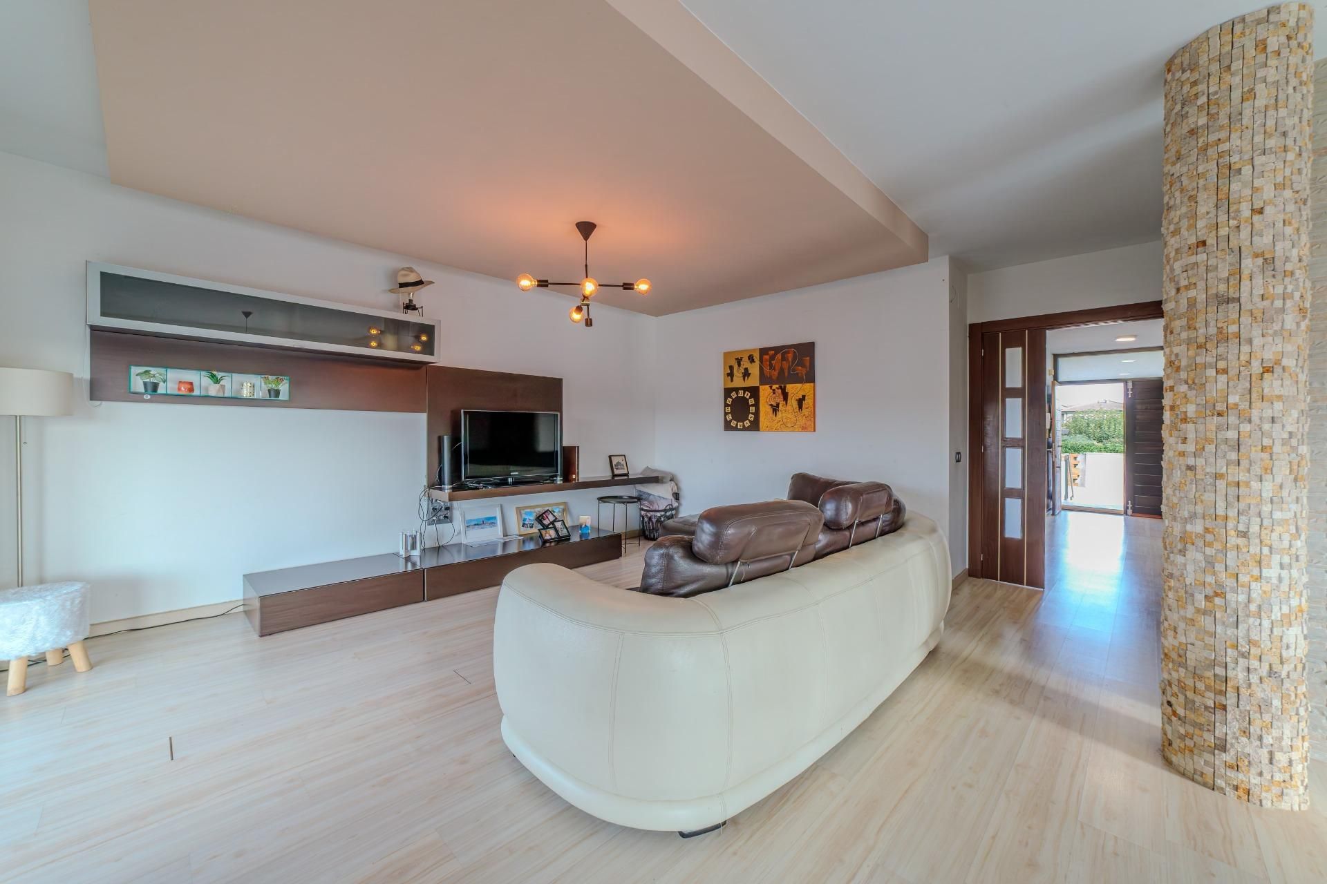Sala d'estar de Casa o xalet en venda en Zamora Capital  amb Calefacció, Terrassa i Piscina