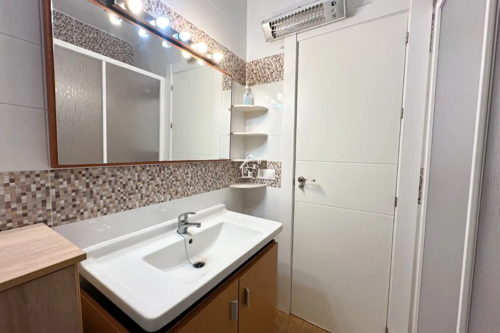 Bany de Apartament de lloguer en Torrevieja amb Terrassa, Moblat i Forn