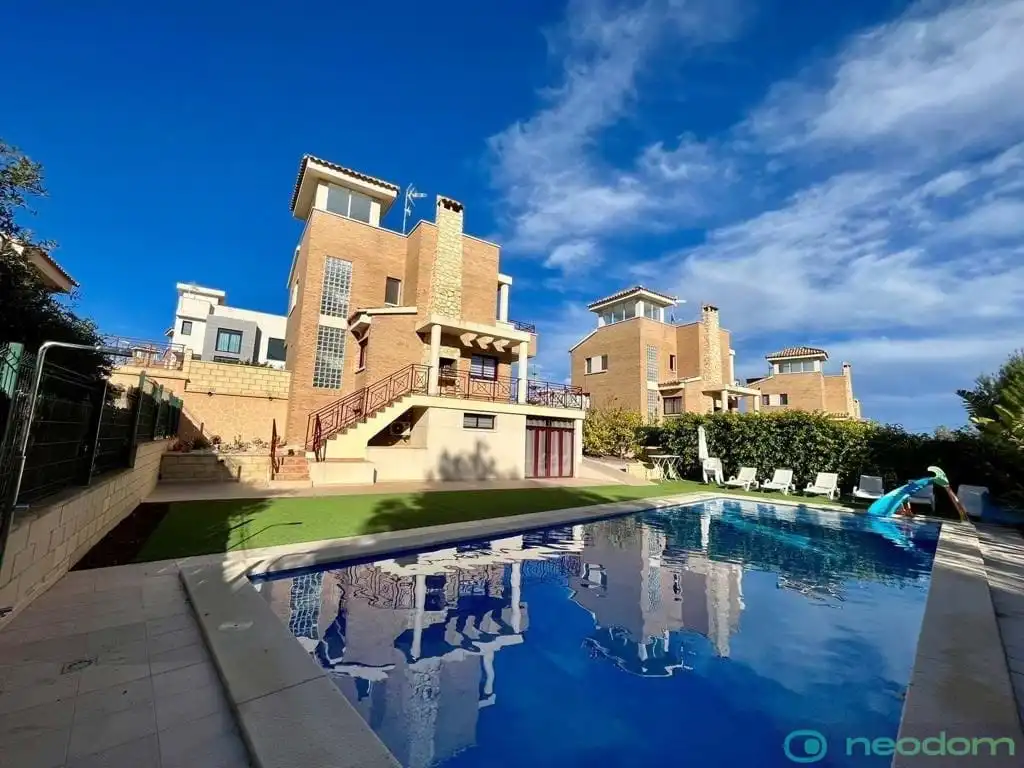 Maison avec piscine à vendre à Carrer Coll de Rates