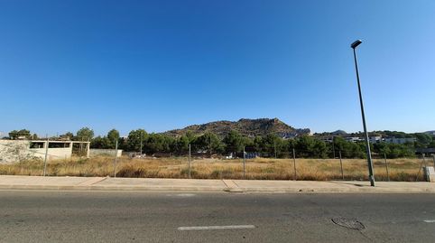 Gran parcela comercial y deportiva en Urb. Montepinar