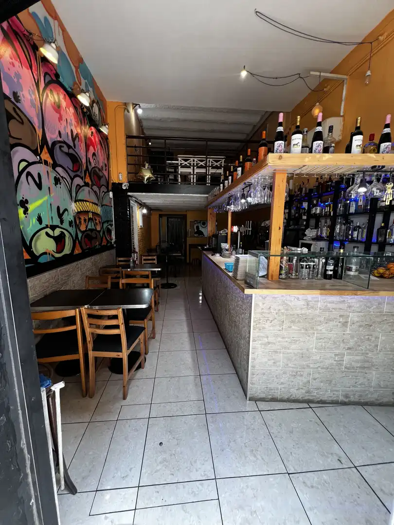 Business premises for transfer in Sants - Montjuïc, imagen 3