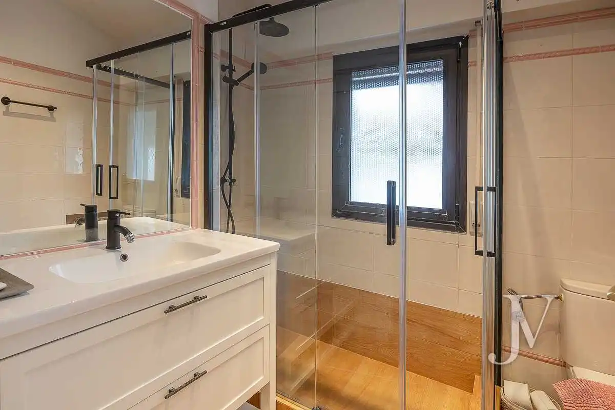 Baño de Casa o chalet en venta en Ciudalcampo con Aire acondicionado, Calefacción y Jardín privado