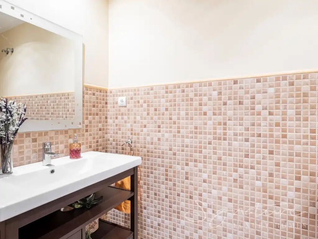 Bathroom of Ground floor for sale in Sant Cugat del Vallès  with Air Conditioner, Private garden and Terrace