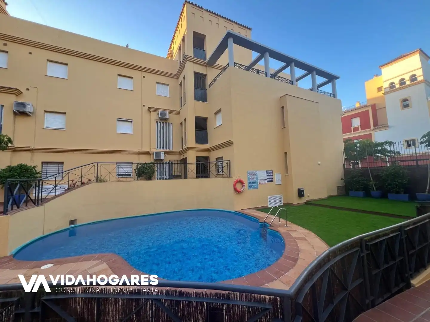 Vista exterior de Àtic en venda en Rota amb Terrassa, Traster i Piscina