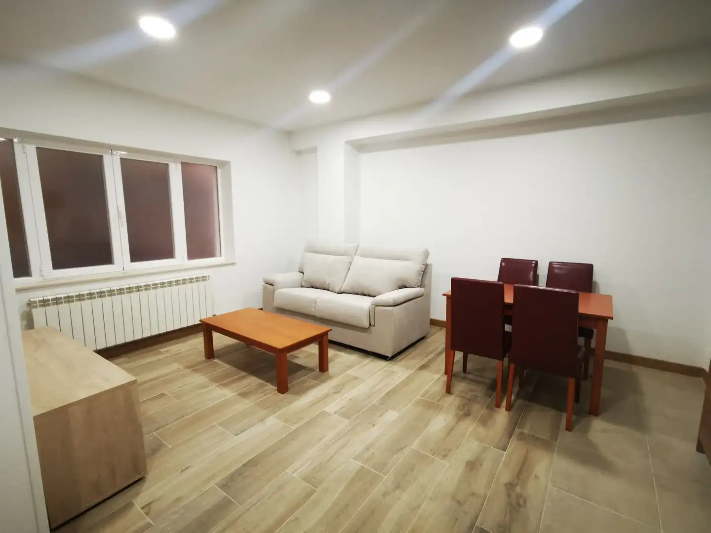 Sala d'estar de Apartament de lloguer en Salamanca amb Calefacció, Parquet i Moblat