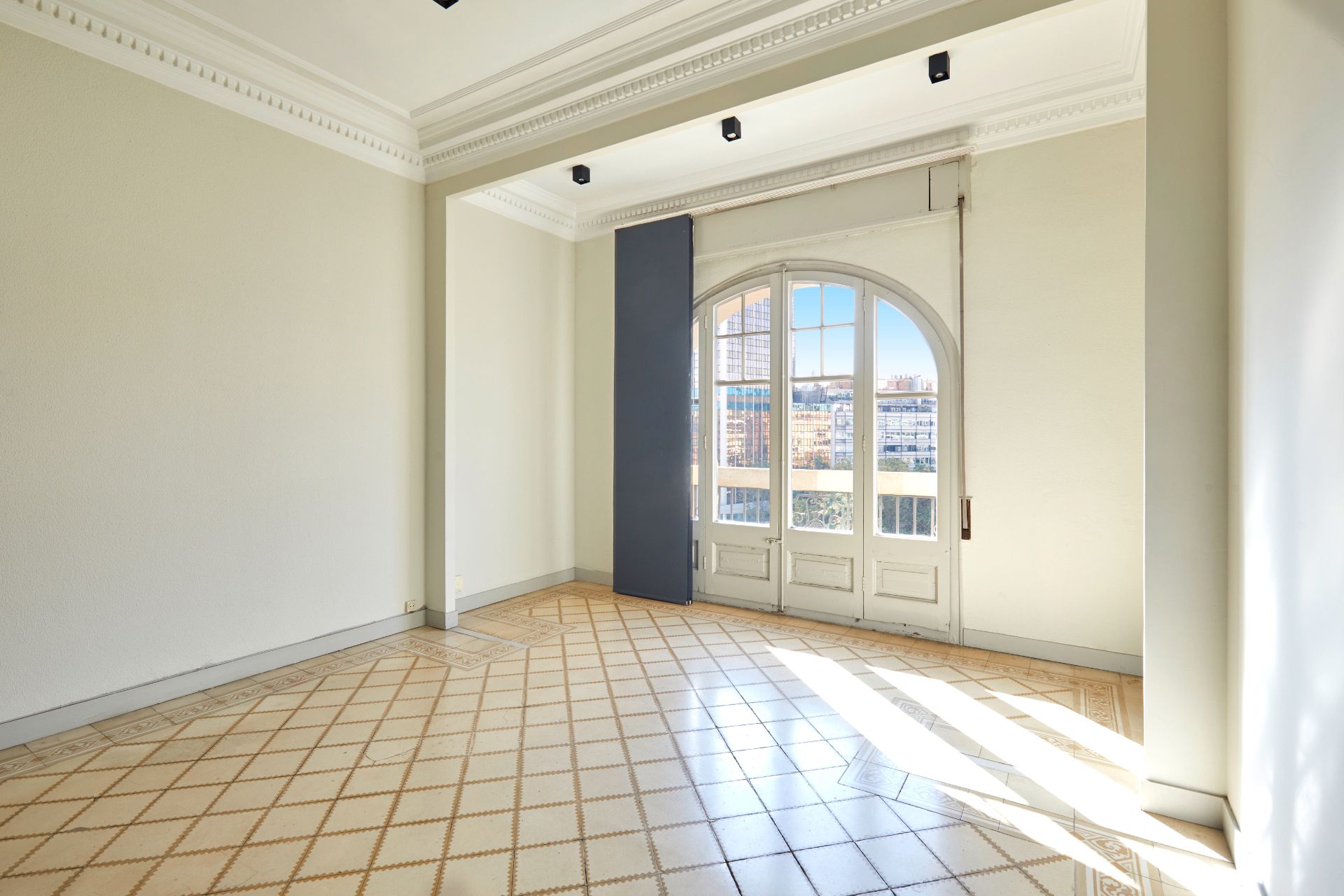 Oficina de lloguer en  Barcelona Capital amb Aire condicionat, Calefacció i Balcó